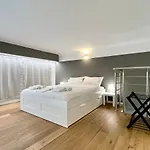 Central Luxe Haven Lägenhet Milano