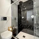 Central Luxe Haven Lägenhet *