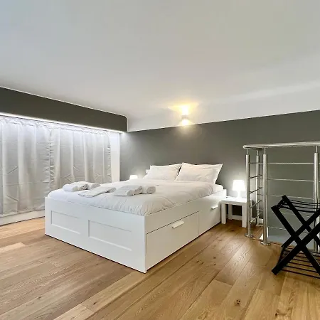 Central Luxe Haven Apartment Milan